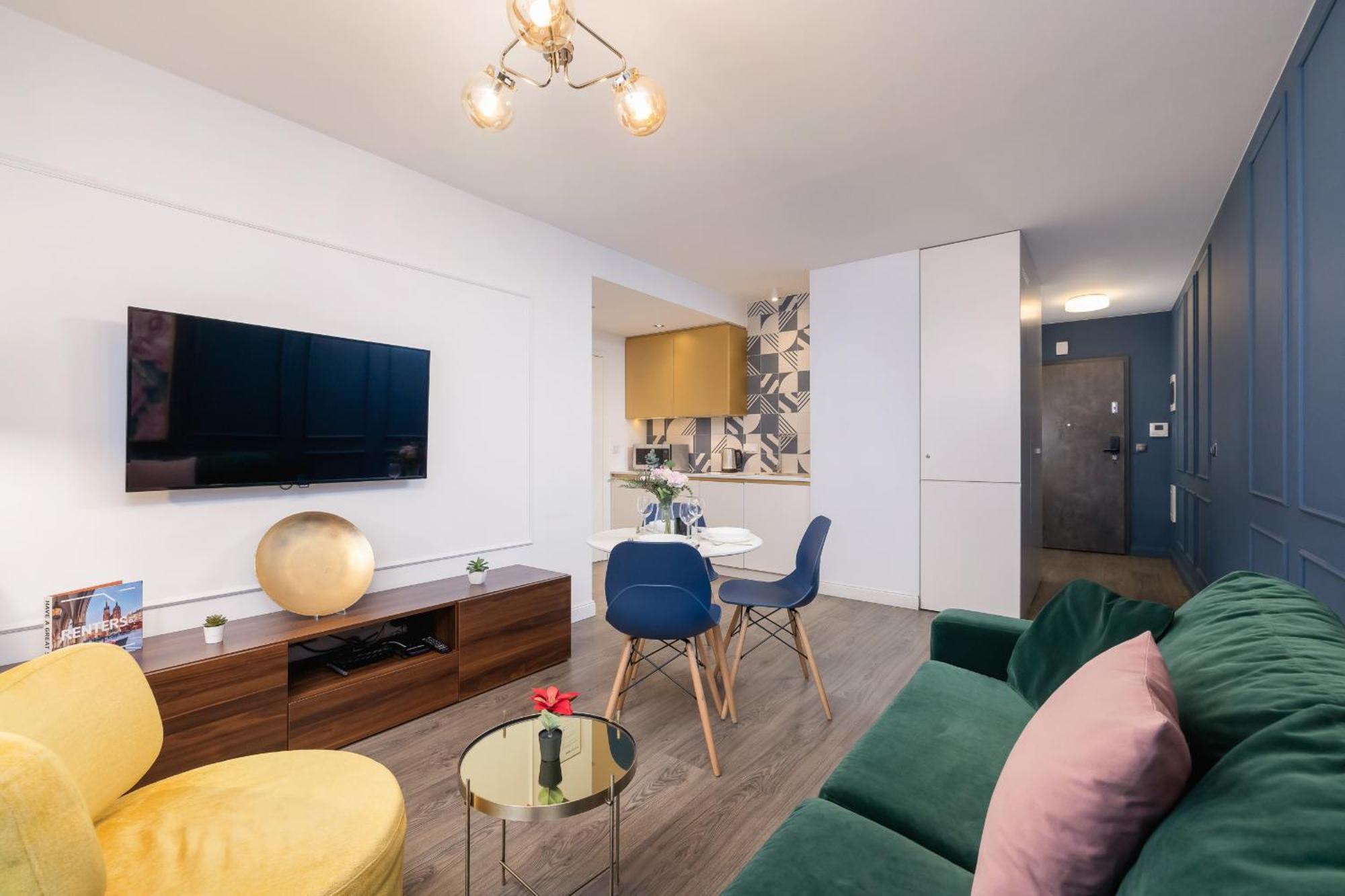 Apartament Blue And With Bright Pink Bedroom In By Renters Kraków