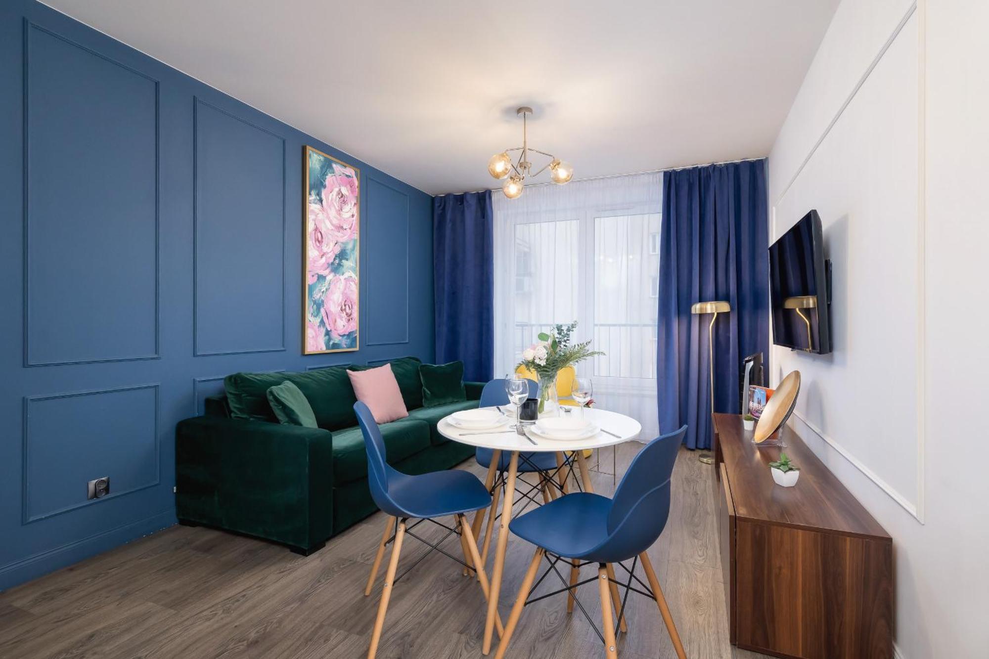 Blue And With Bright Pink Bedroom In By Renters Apartament Kraków